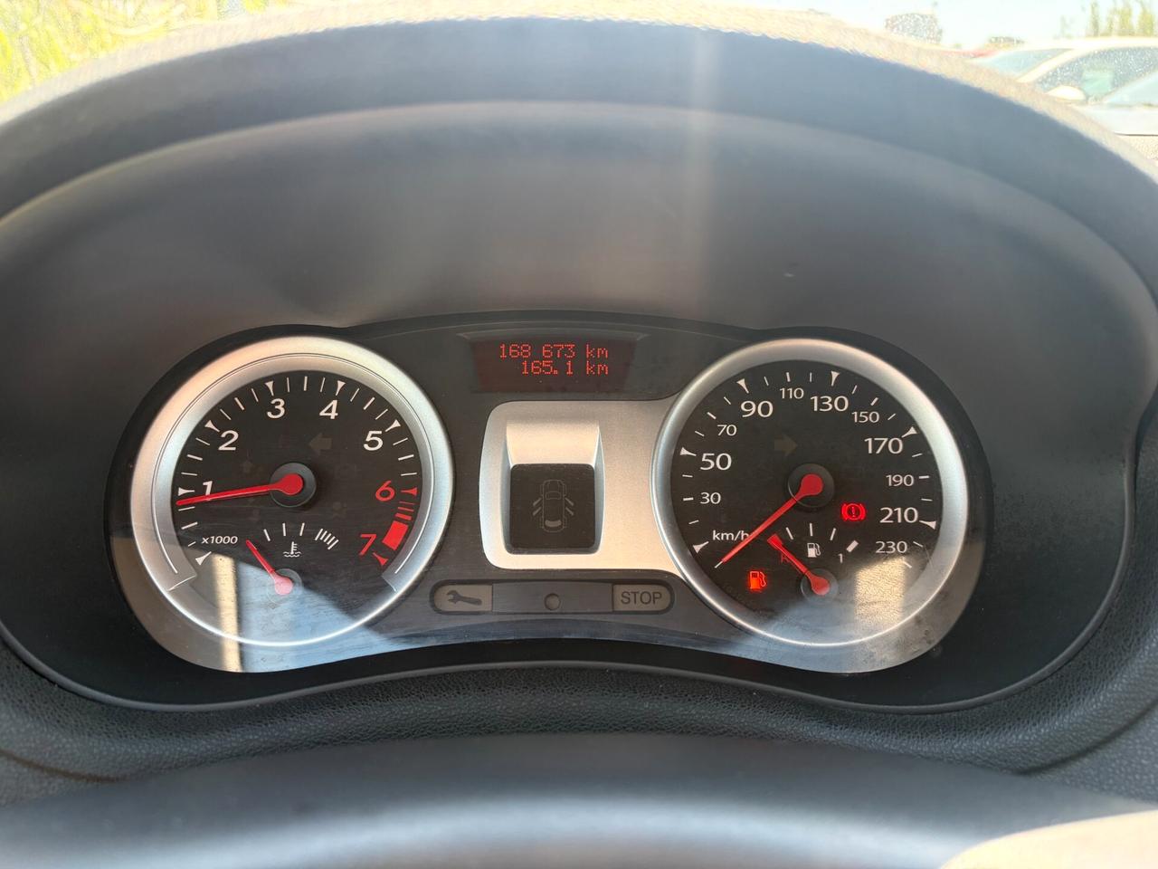 RENAULT CLIO 1.2 75CV ANNO 2012 ADATTA NEOPATENTATI