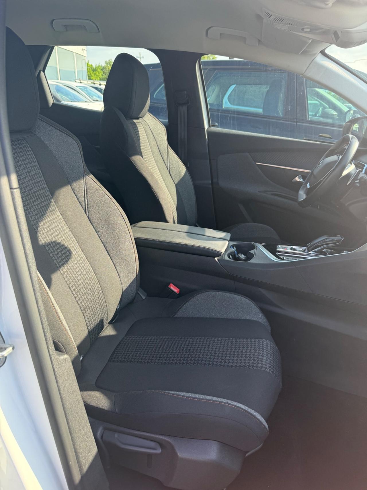 Peugeot 3008 BlueHDi 130 S&S EAT8 Active Pack