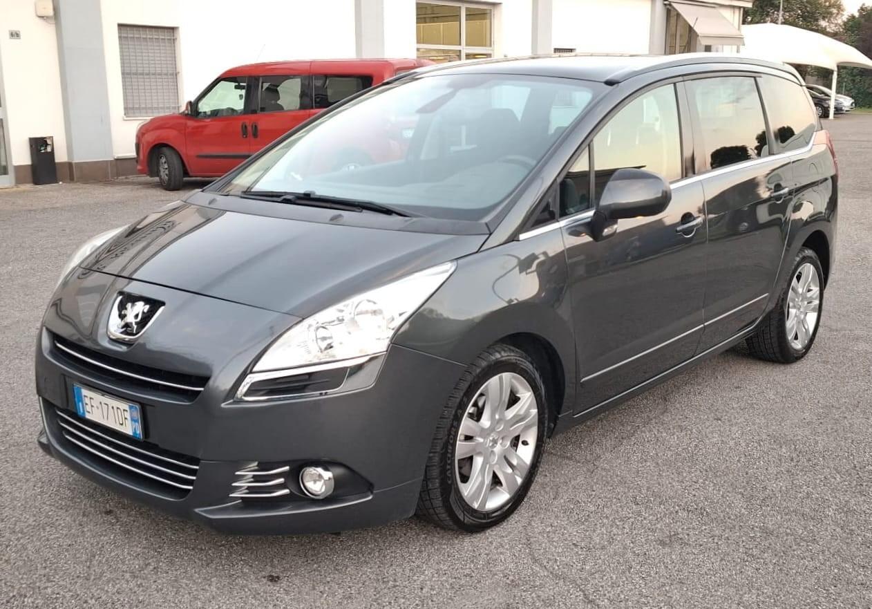Peugeot 5008 1.6 HDi 112CV cambio robotizzato Tecno
