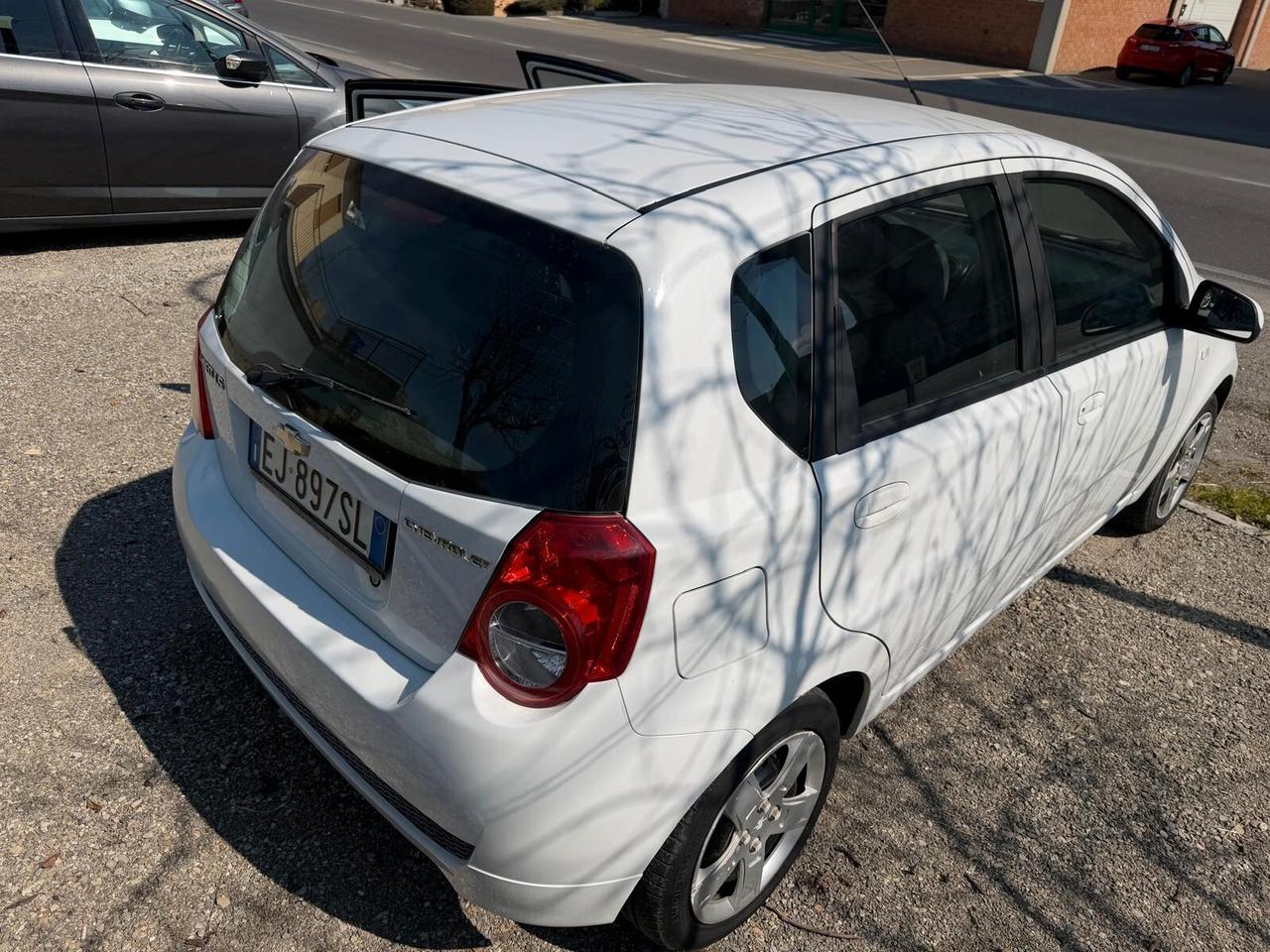 Chevrolet Aveo 1.2 5P. LT GPL