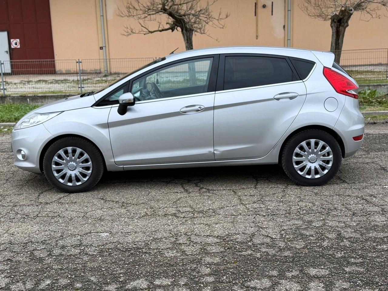 Ford Fiesta 1.4 5 porte GPL Titanium