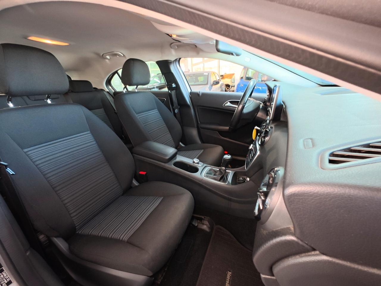 Mercedes-benz A 180 d Premium