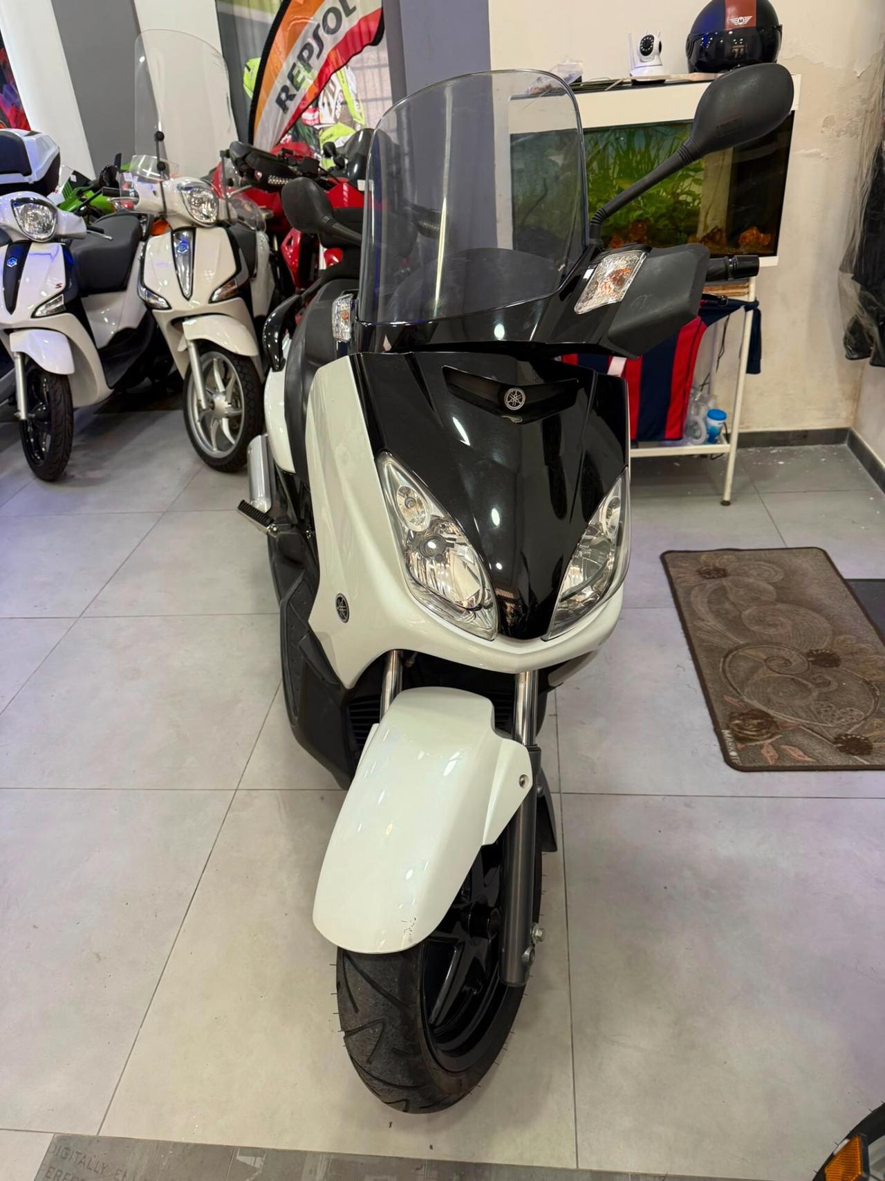 Yamaha X-Max 250