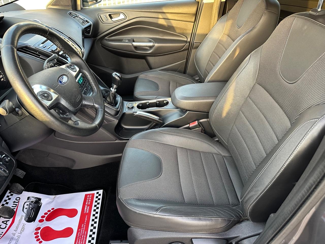 Ford Kuga 2014 2.0 TDCI 140 CV 4WD Titanium DA VETRINA