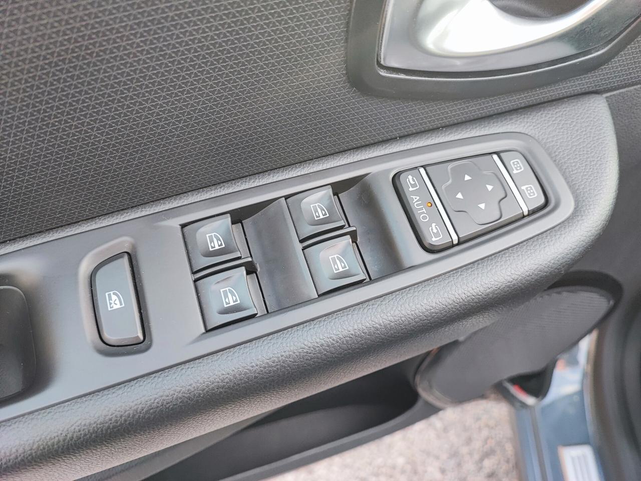 Renault Clio dCi 8V 75 CV 5 porte Moschino Life