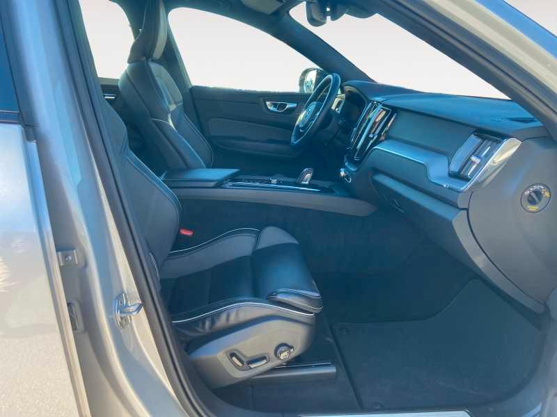 VOLVO XC60 2.0 b4 R-design awd auto