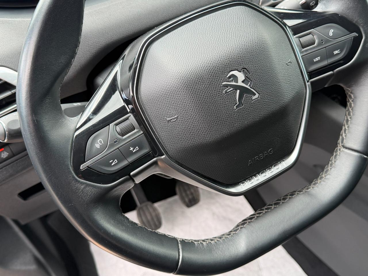 Peugeot 3008 1.5 BLUEHDI 130 cv. ALLURE PACK (Nav)