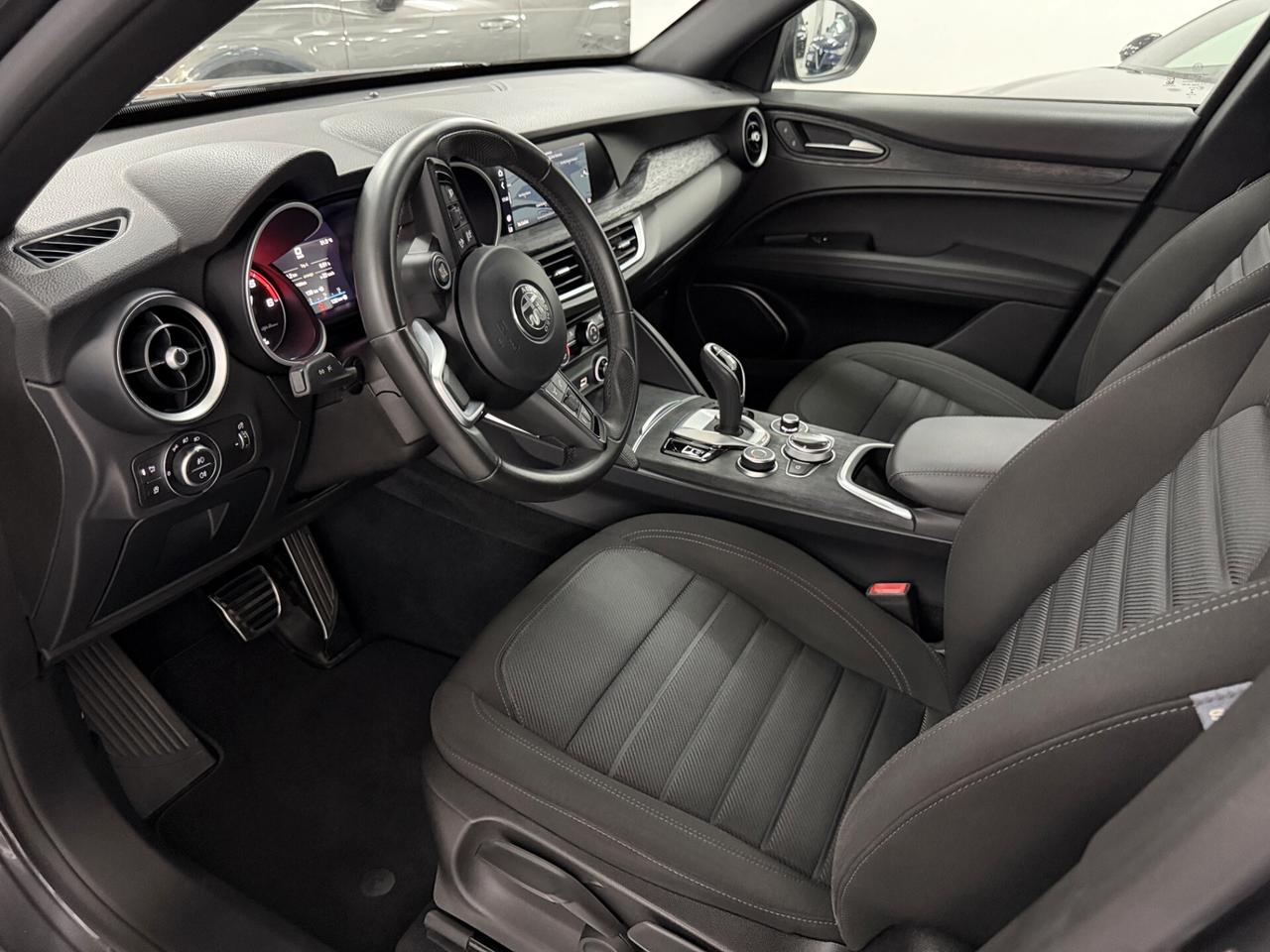 Alfa Romeo Stelvio 2.2 TD 160 CV SUPER BUSINESS NAVI RETROCAMERA SENSORI ANTERIORI E POSTERIORI PERFETTA UNIPRO'