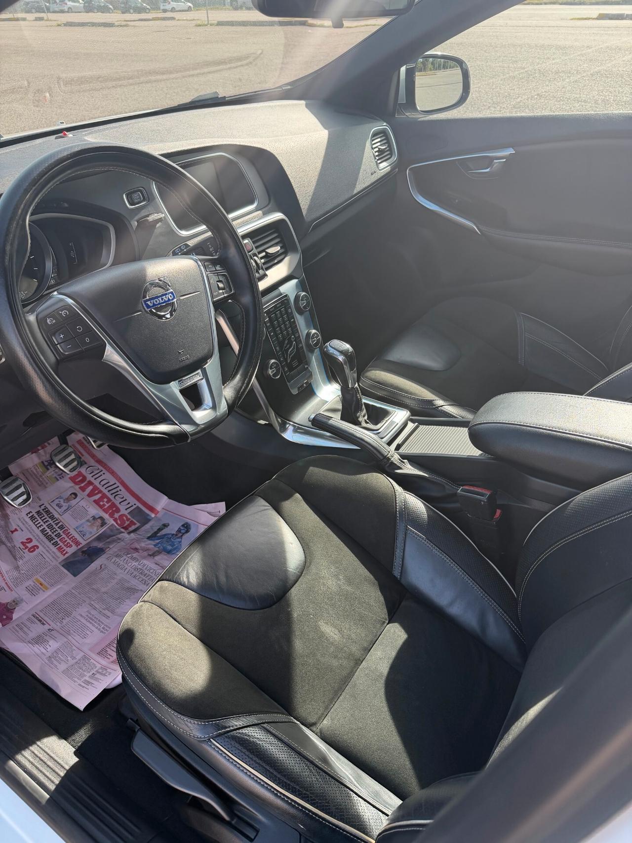 Volvo V40 D2 1.6 R-design Kinetic