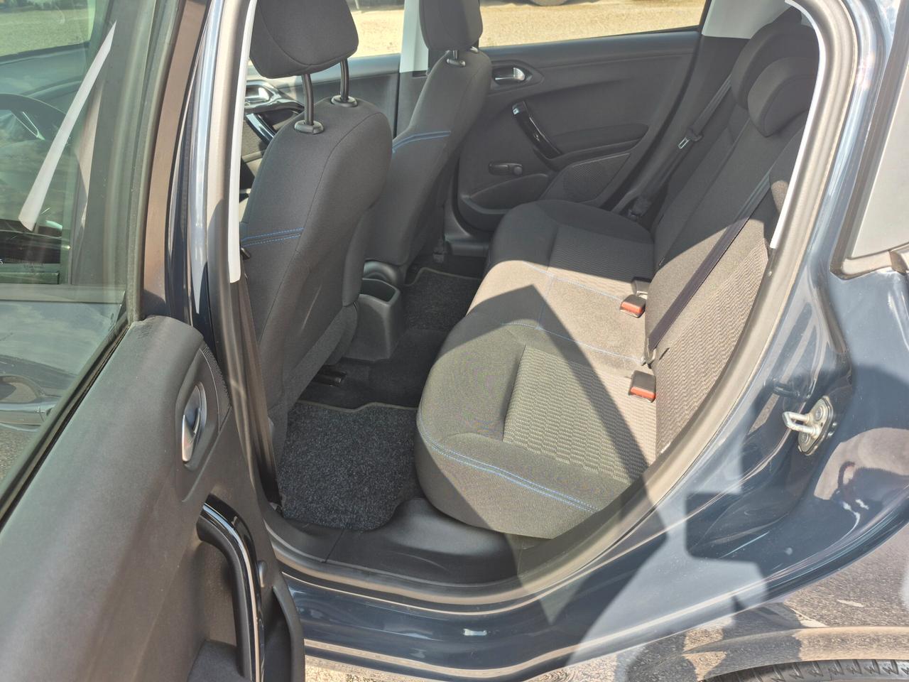 Peugeot 208 BlueHDi 100 S&S 5 porte Signature