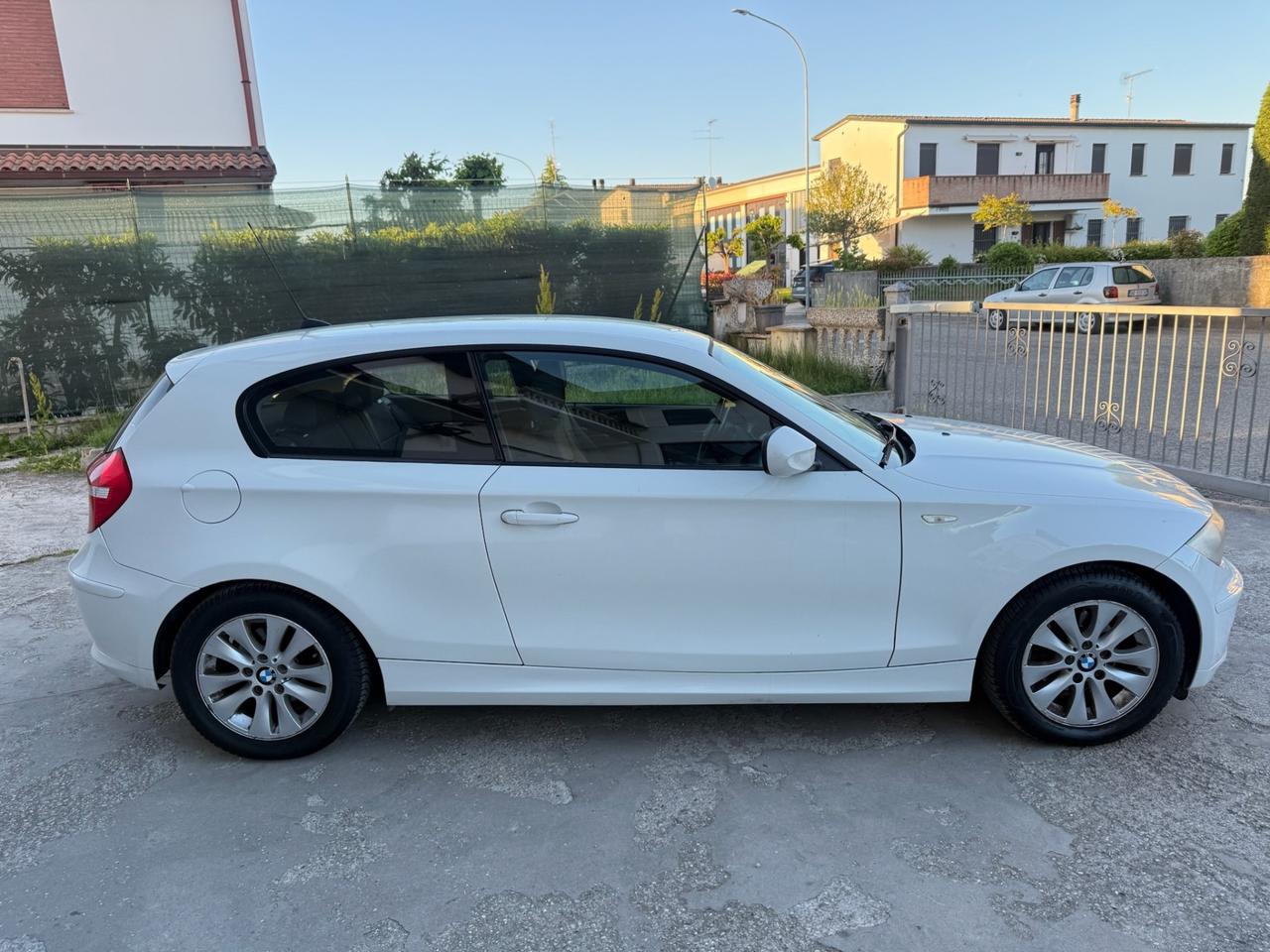 BMW SERIE 1 116D 2.0 DIESEL SOLI 77 MILA KM 09