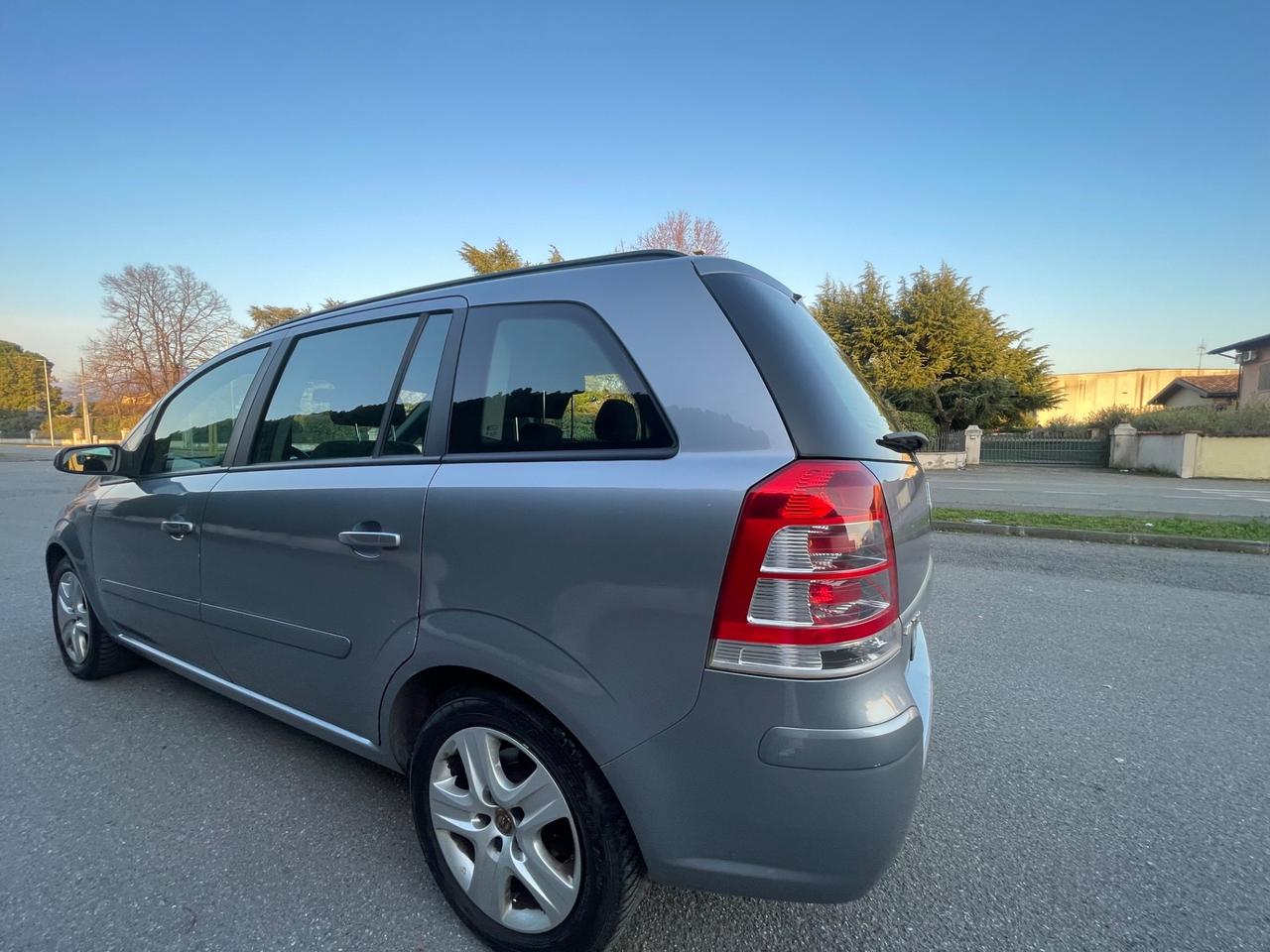 Opel Zafira 1.8 16V VVT Club