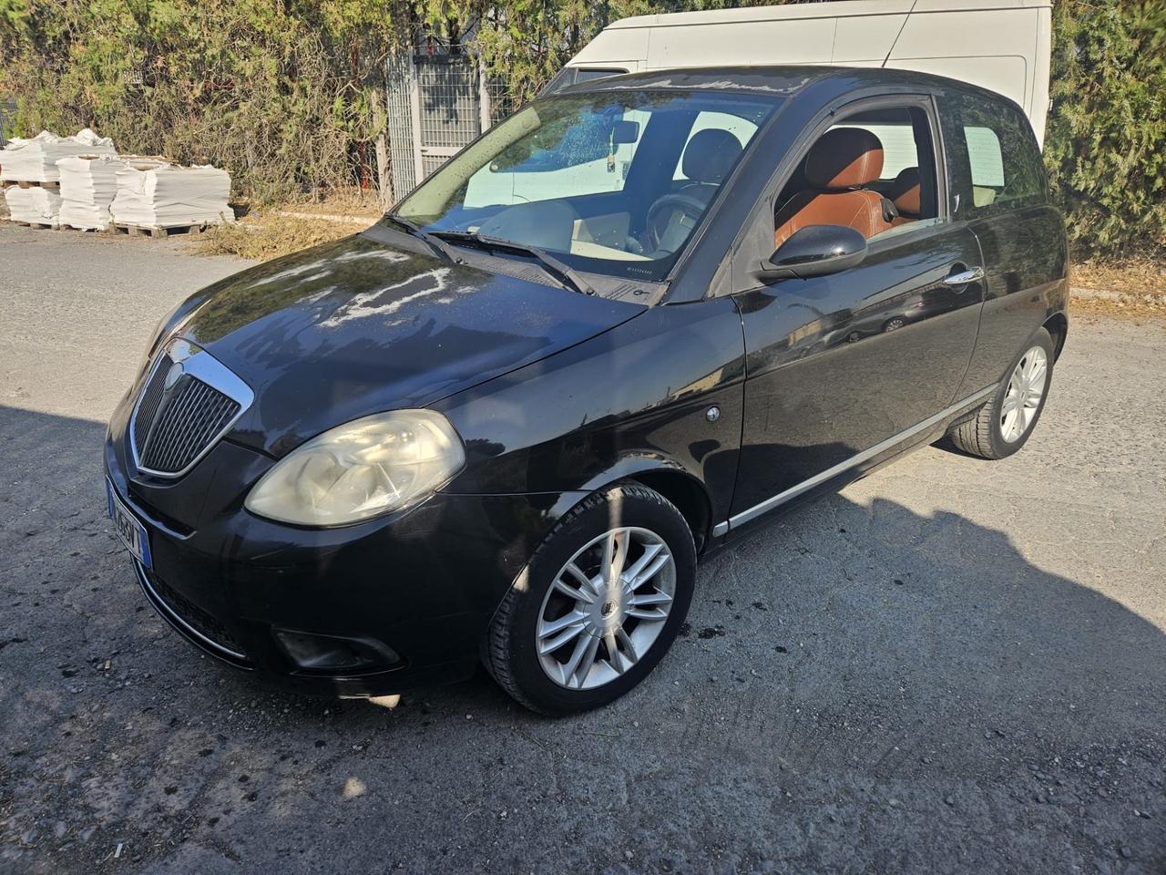 Lancia Ypsilon 1.3 MJT 75 CV Platino