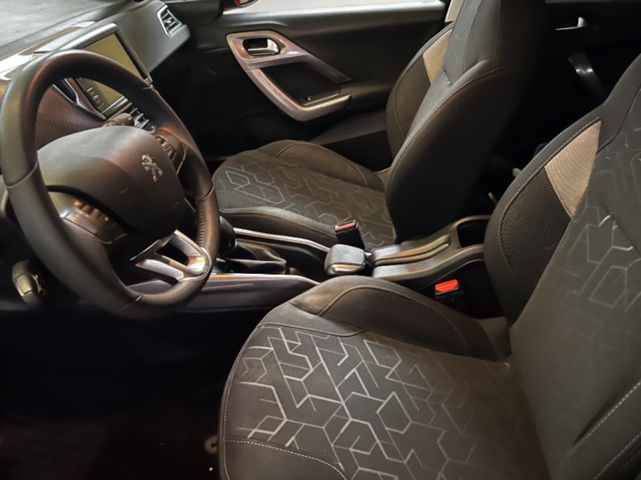 Peugeot 2008 PureTech 82 Allure Si Neopatentati Perfetta