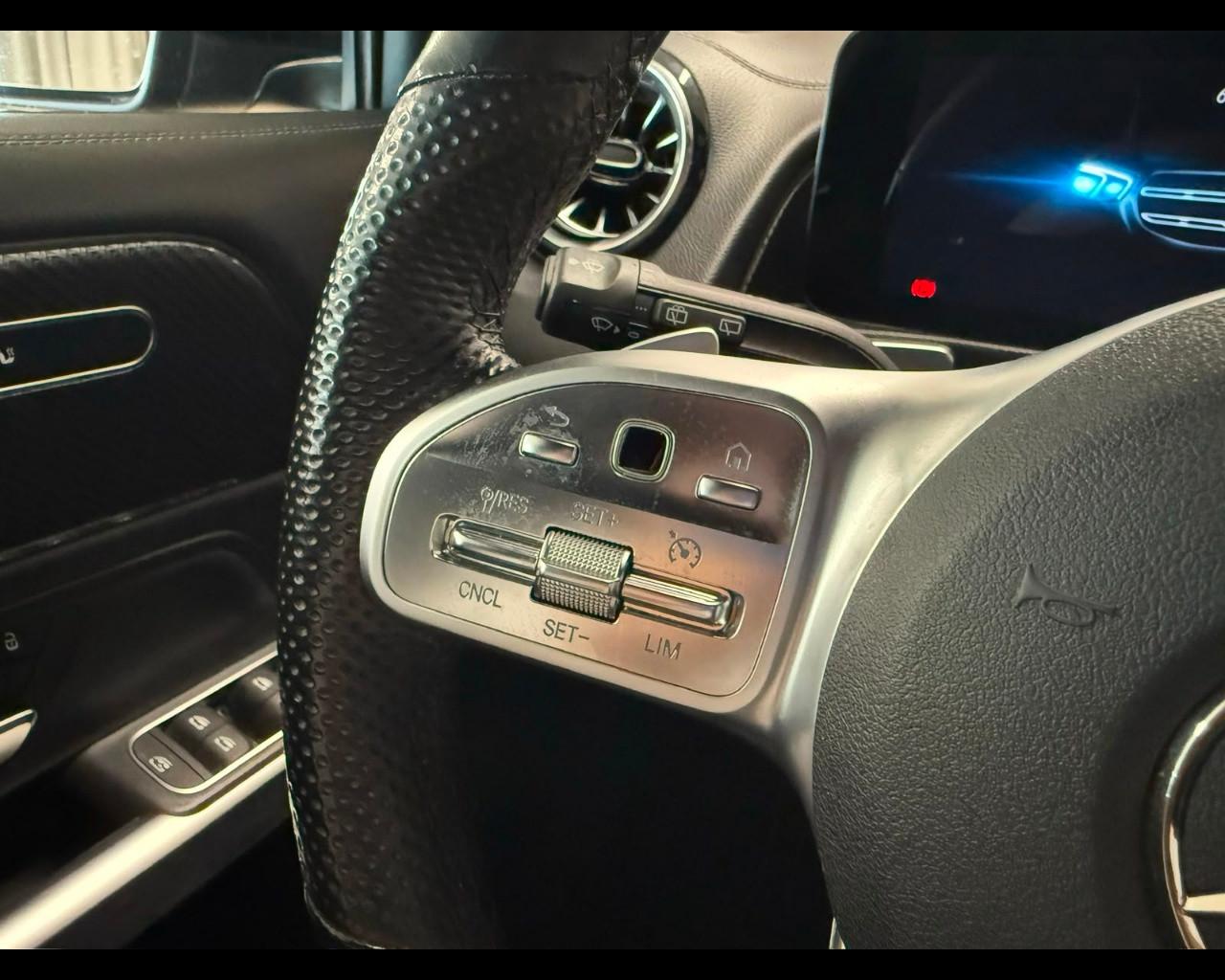 Mercedes-Benz GLB (X247) - GLB 180 d Automatic Premium