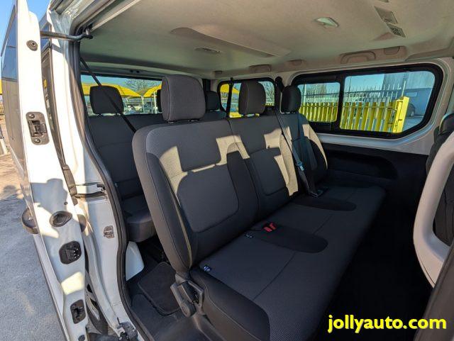 RENAULT Trafic T29 2.0 dCi 120CV 9 POSTI