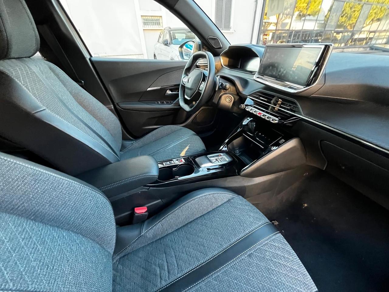 Peugeot 2008 PureTech 130 S&S EAT8 Style