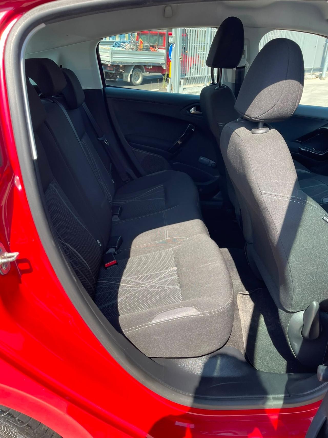 Peugeot 208 1.2 2015 100 mila km