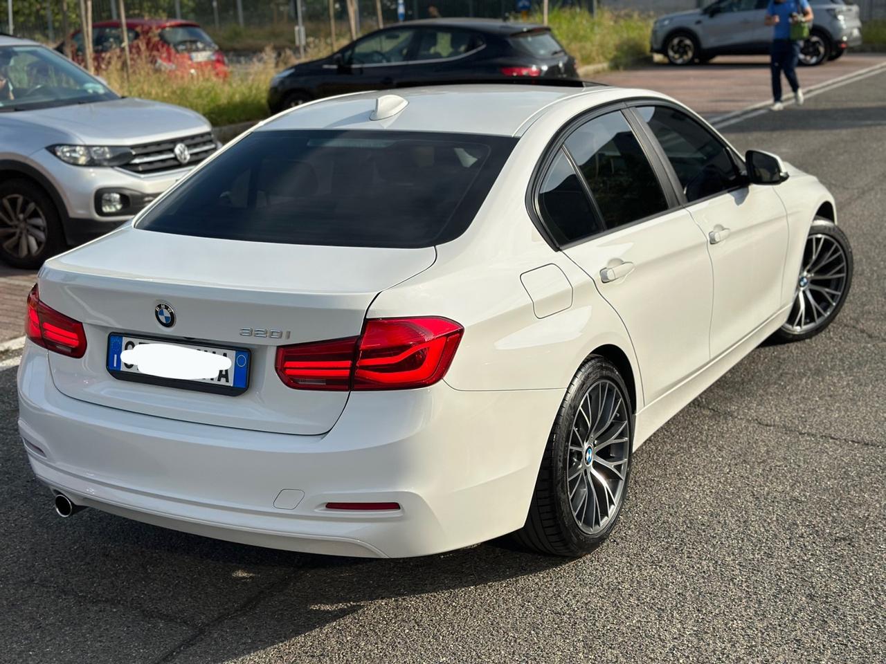 Bmw 320i berlina Business Advantage aut.