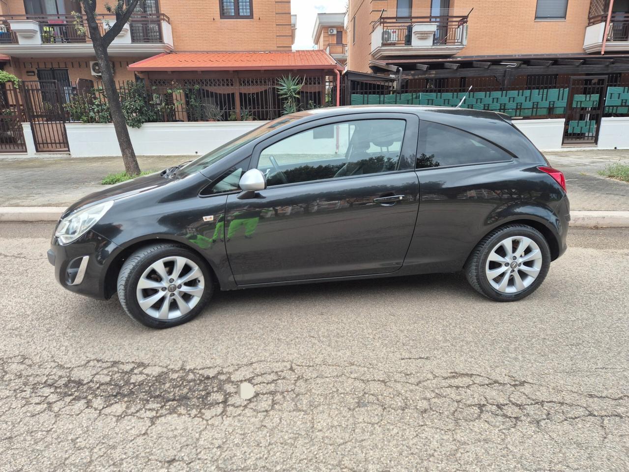 Opel Corsa 1.2 85CV gpl 3 porte anno 2013