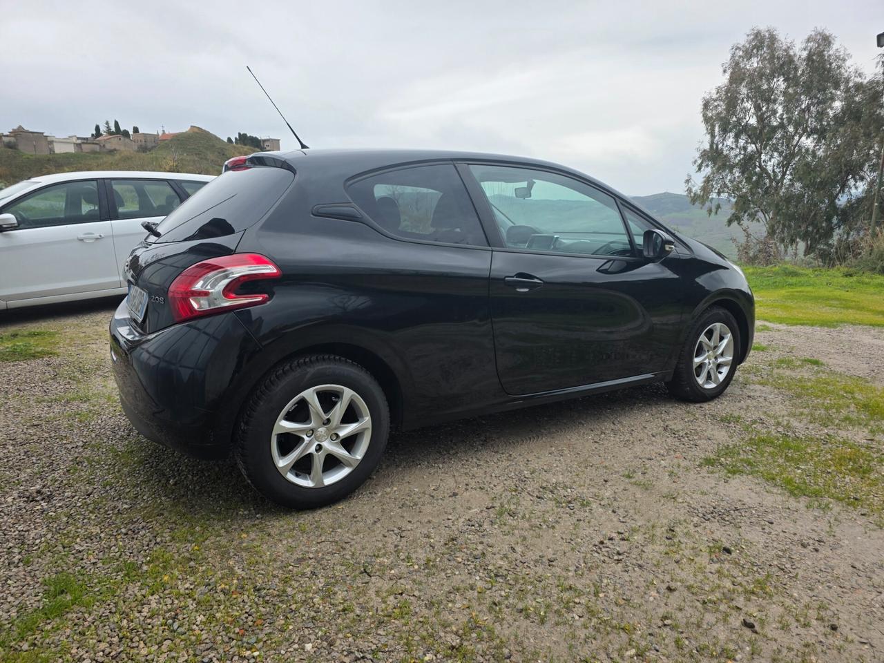 Peugeot 208 1.4 HDi 68 CV 3 porte Allure