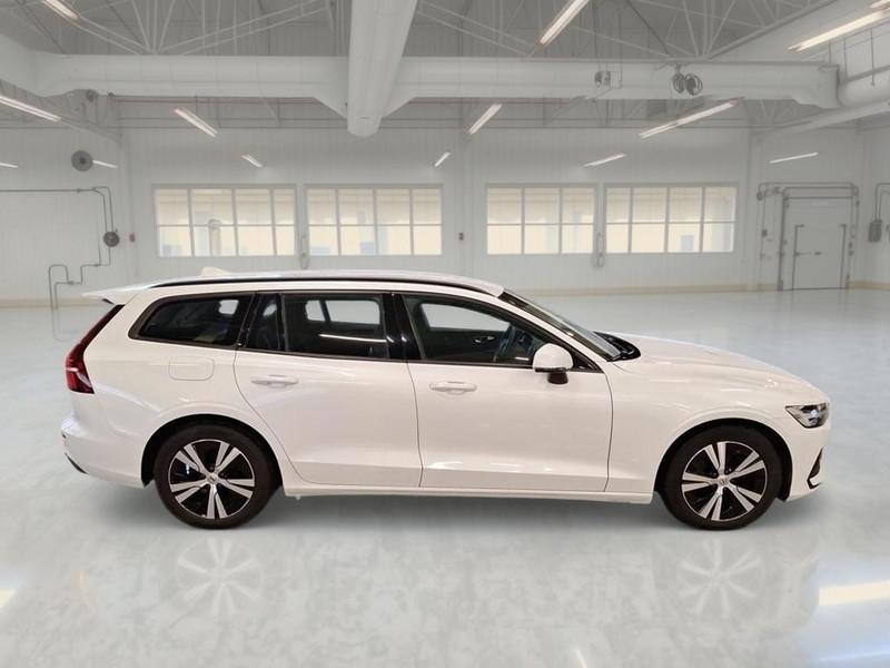 VOLVO V60 B4 D autom. Momentum Business WAGON