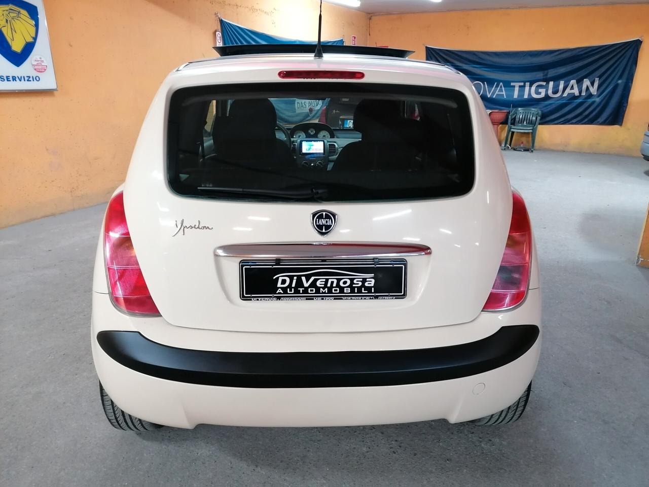 Lancia Ypsilon 1.4 16V Platino