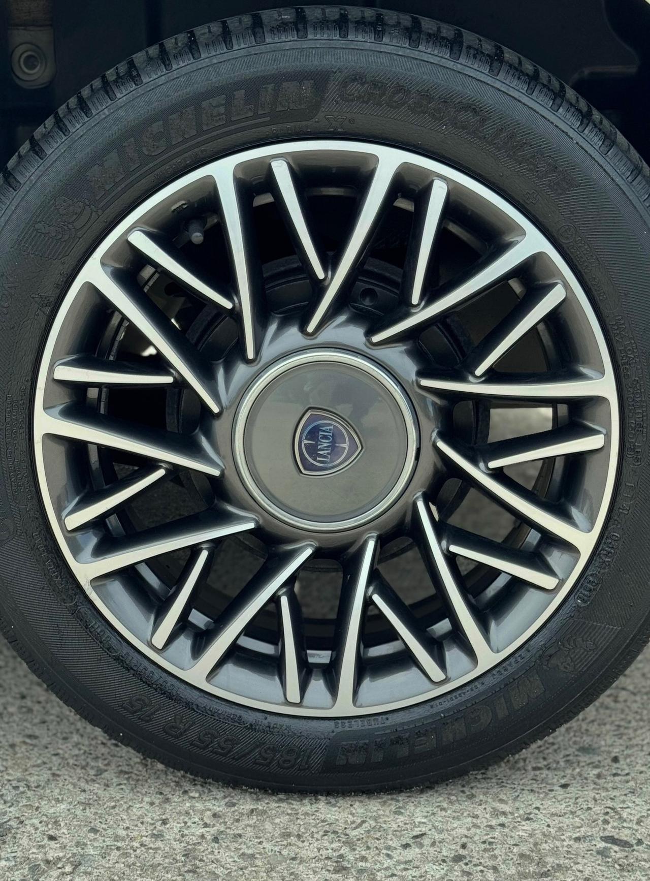 Lancia Ypsilon 1.3 MJT 16V 95 CV 5 porte S&S Gold Perla