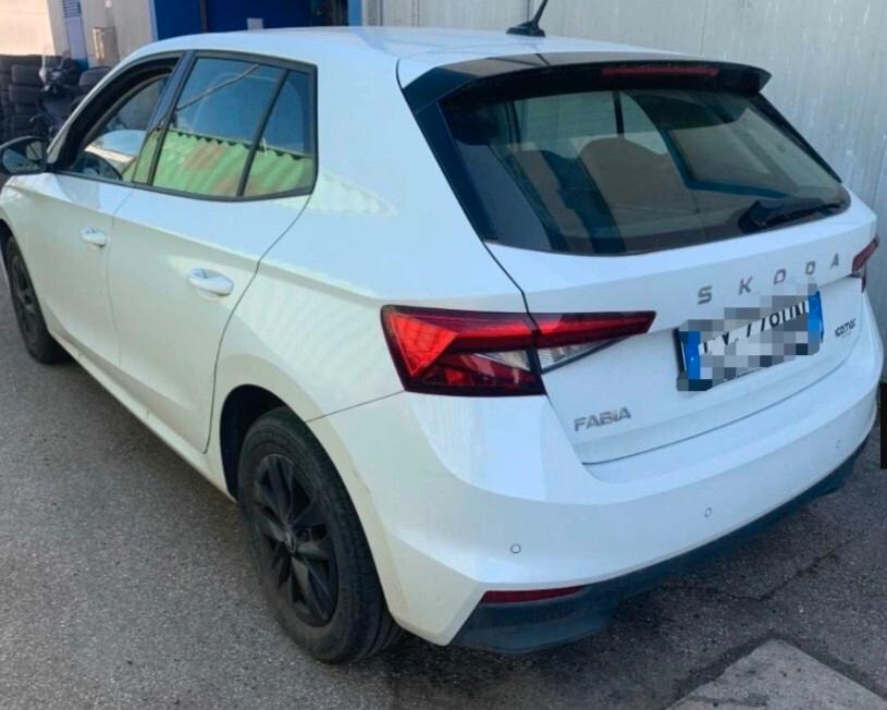 Skoda Fabia 1.0 MPI 80 CV Young Edition Retrocamera