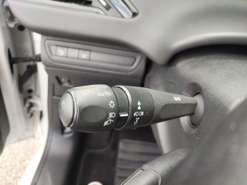Peugeot 208 208 5p 1.2 puretech Active s&s 82cv neopatentati