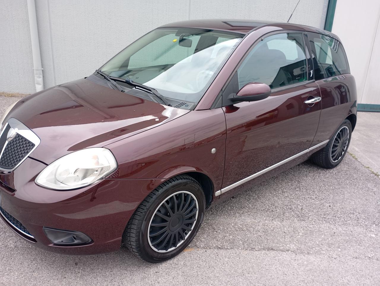 lancia ypsilon 1.2 ok neopatentati