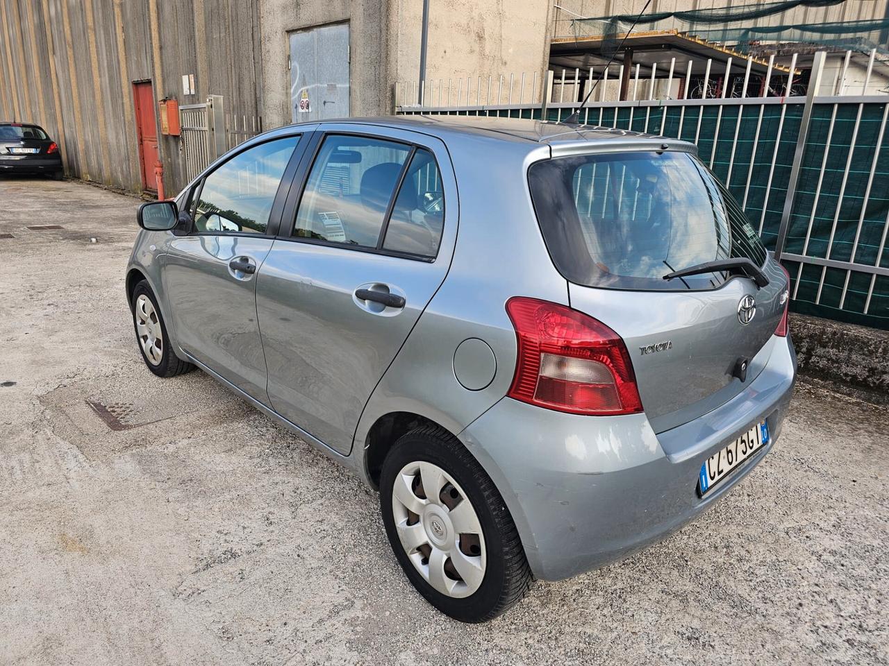 Toyota Yaris 1.0 5 porte