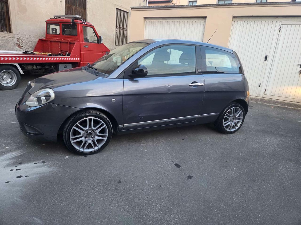 Lancia Ypsilon 1.2 69 CV Platino