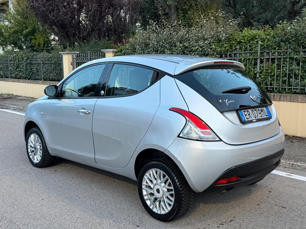 Lancia Ypsilon 0.9 TwinAir 85 CV 5 porte Metano Ecochic Gold