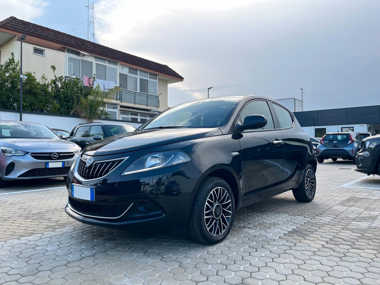 Lancia Ypsilon 1.0 FireFly 5 porte S&S Hybrid Platino