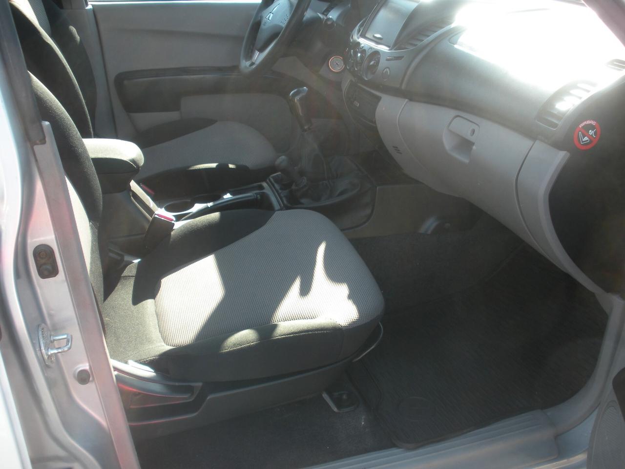 Mitsubishi L200 2.5 DI-D Double Cab Invite ''SAFARI''