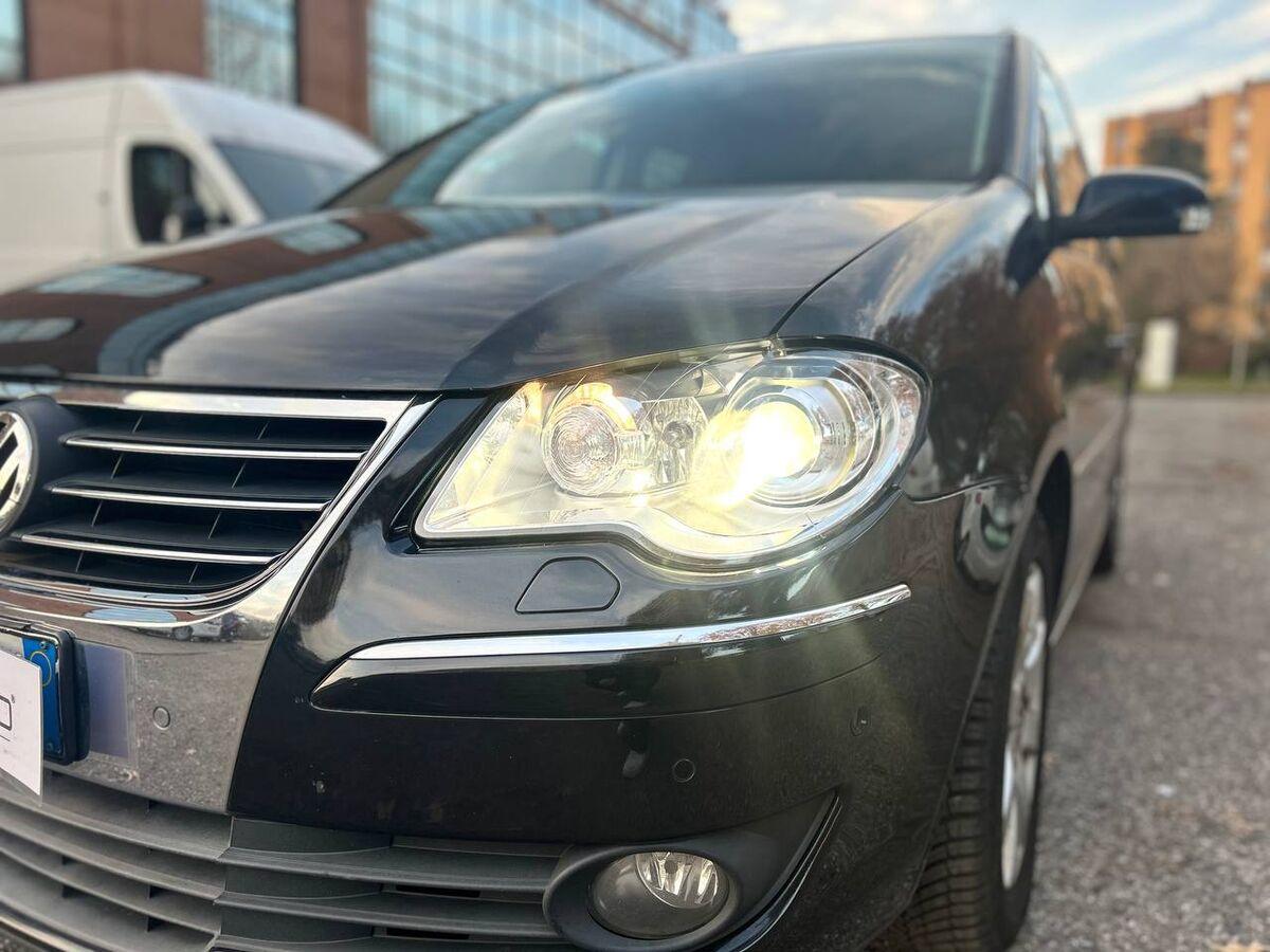 Volkswagen Touran 2.0 tdi Highline 170cv dsg dpf