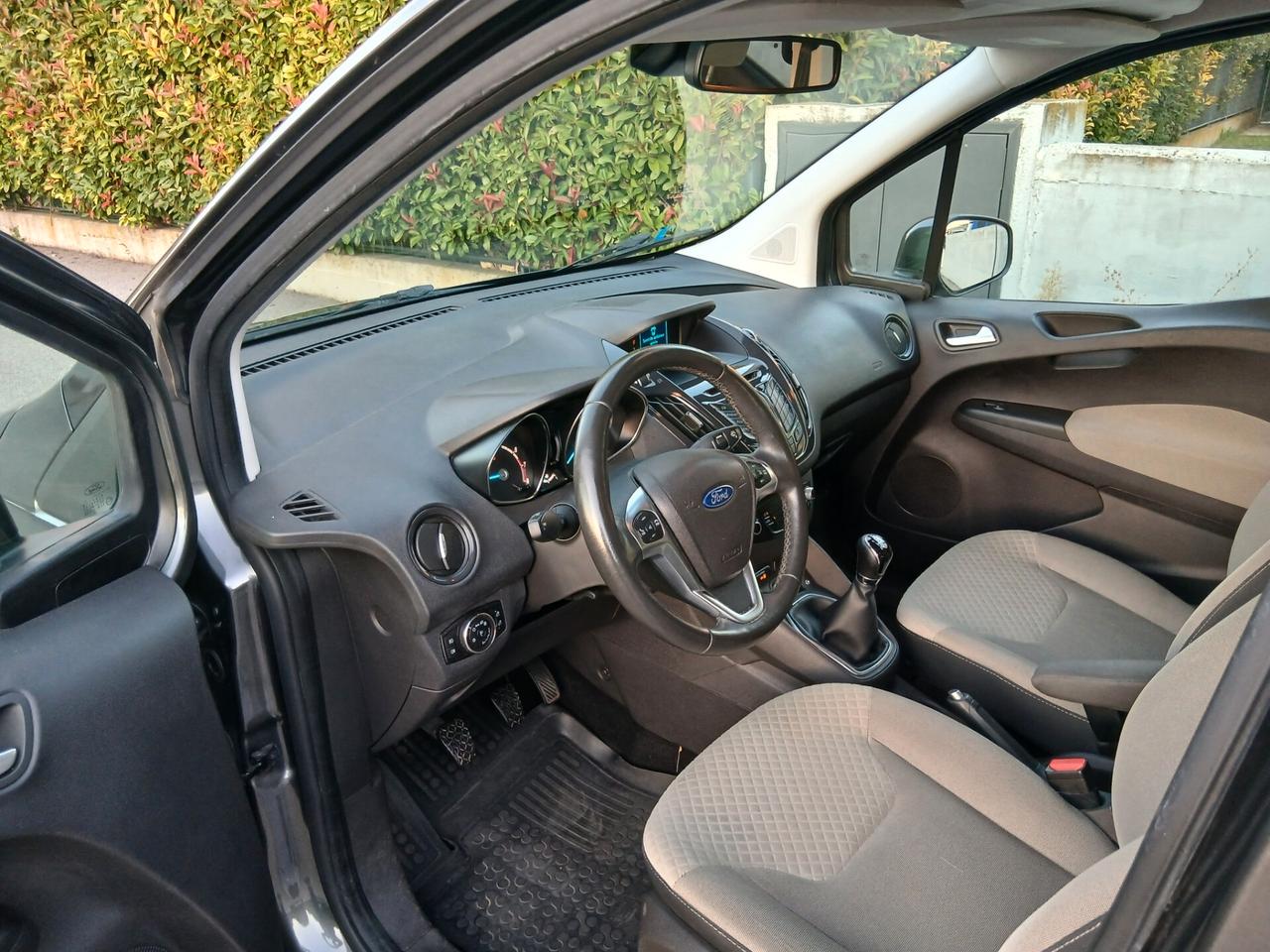 Ford Tourneo Courier 1.0 EcoBoost 100 CV Titanium tua a € 193 mese
