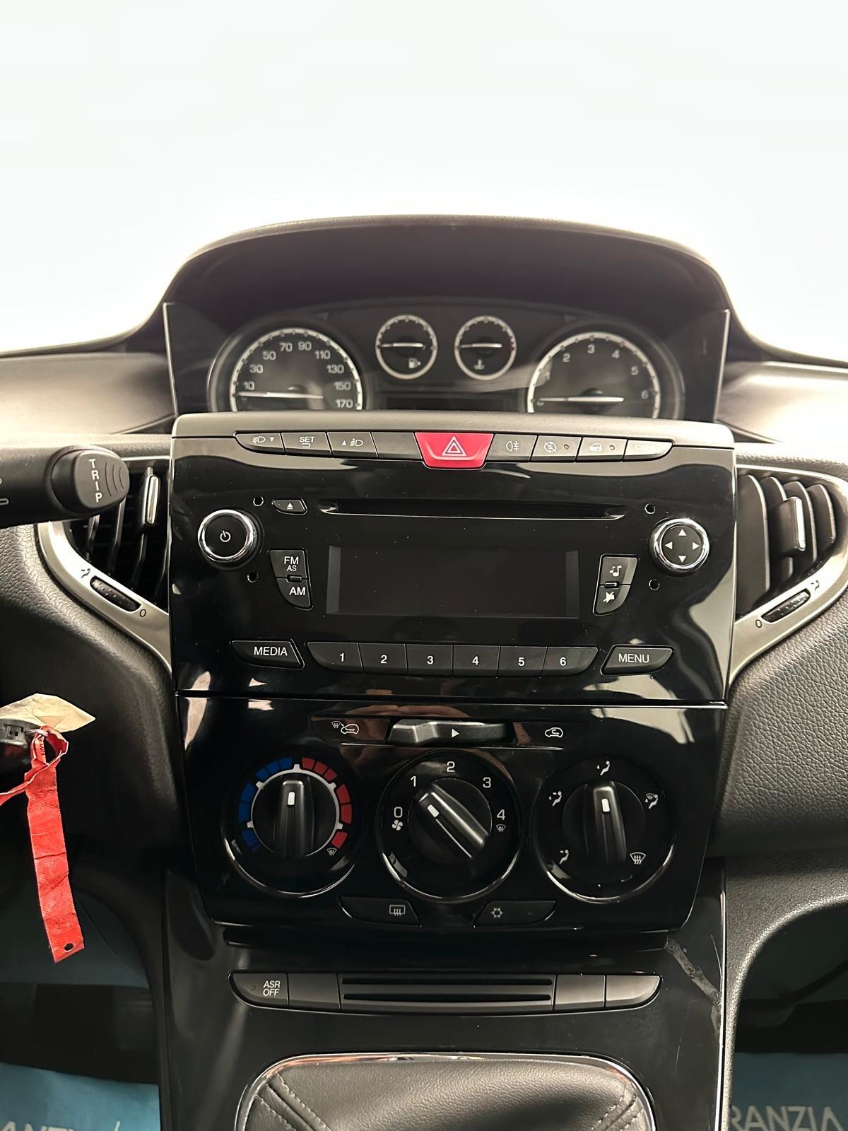 Lancia Ypsilon 1.2 69 CV 5 porte GPL Ecochic Gold - NeoPatentati