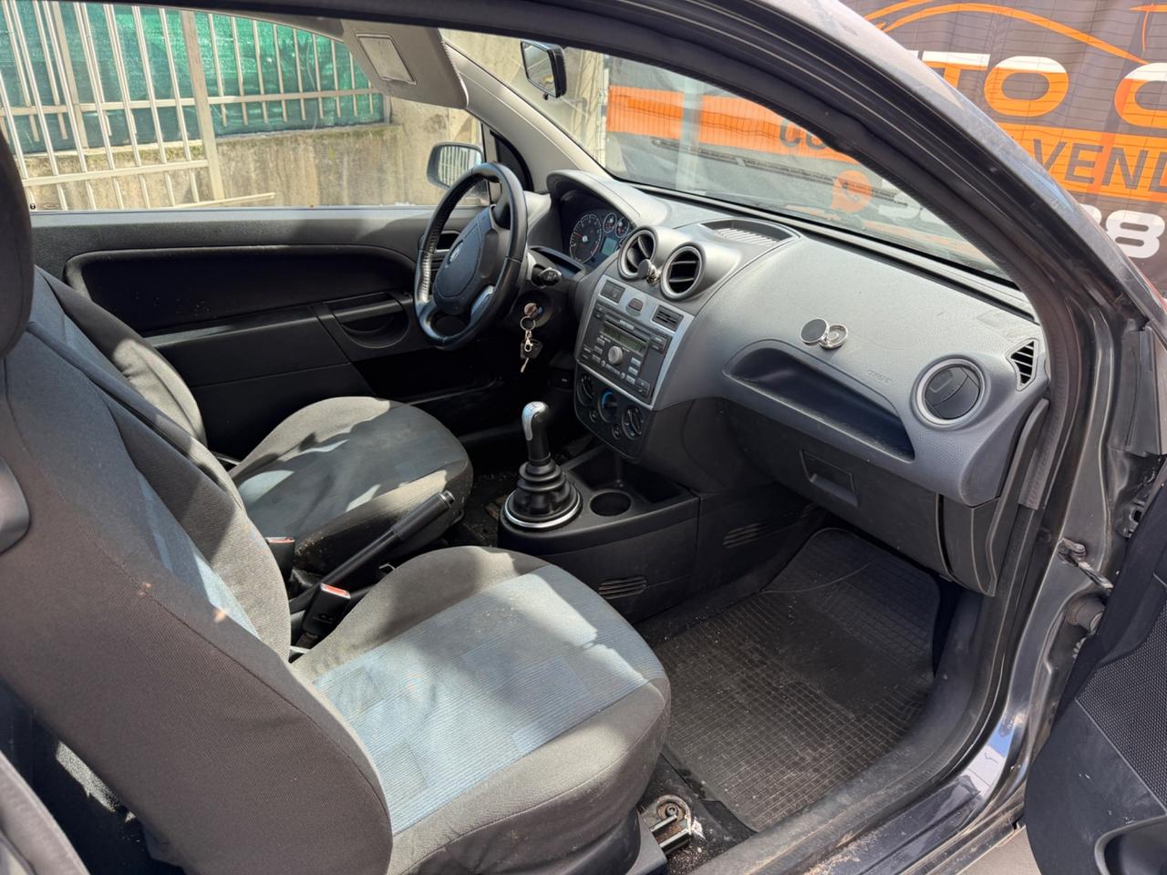 FORD FIESTA 1.4 BENZINA EURO4 80.000KM COMERCIANTI