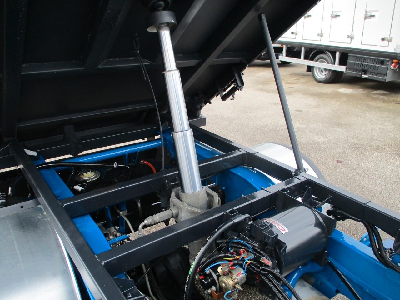 Piaggio Porter 1.3 16V E5 MAXXI GEMELLATO RIBALTABILE TRILATERALE