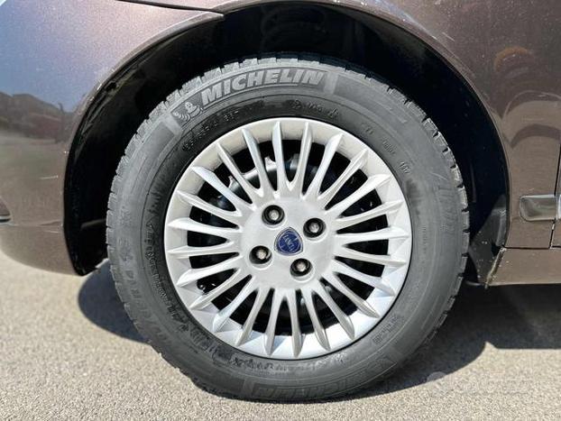 LANCIA Ypsilon VERSIONE VERSUS-CAMBIO-AUTOMATICO