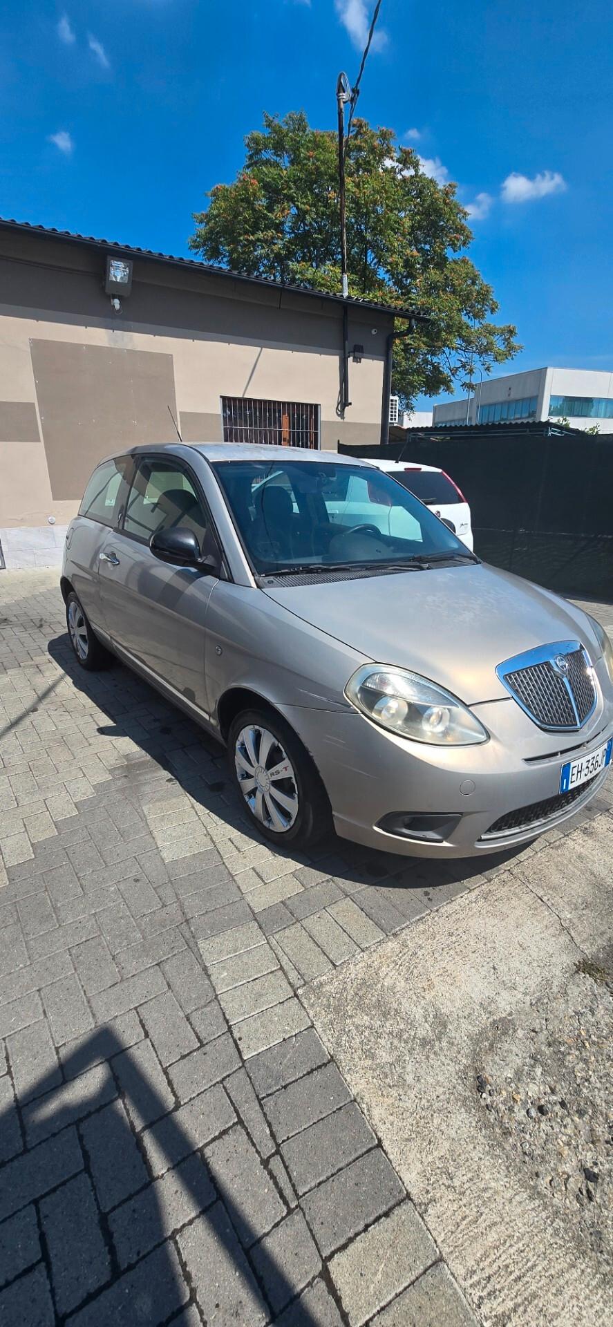 Lancia Ypsilon 1.3 MJT 75 CV Diva
