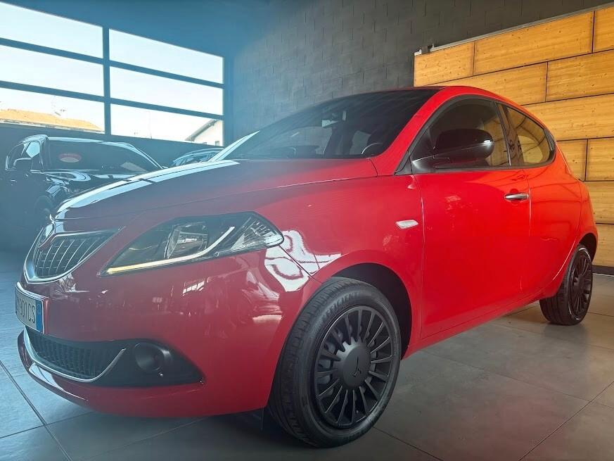 Lancia Ypsilon 1.0 5 porte Hybrid 50.000KM NEOPATENTATI