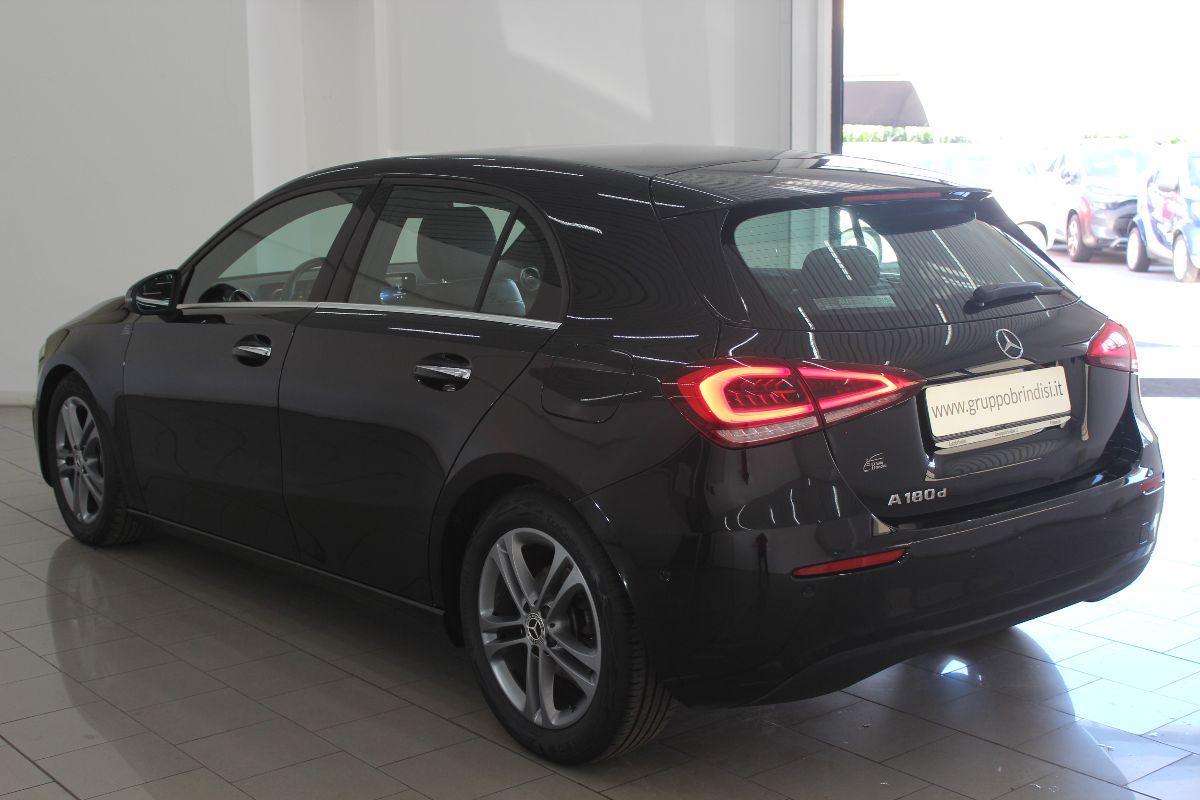 MERCEDES - Classe A - A 180 d Automatic Business Extra ( Schermi 10 pollici + Kit Luci + Cerchi Bruniti )
