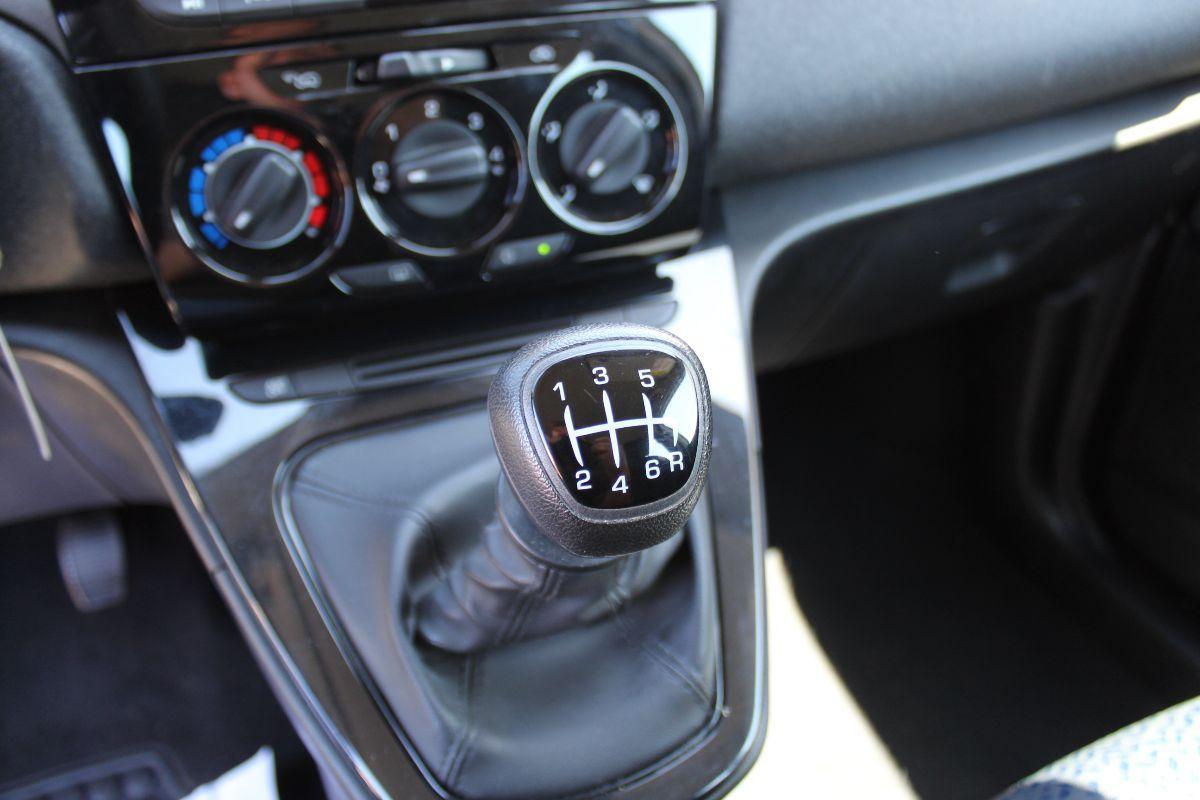 LANCIA - Ypsilon - 1.0 FireFly 5p.S&S Hyb. Platino