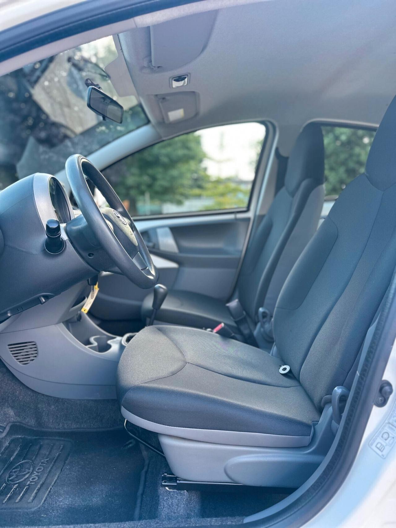 Toyota Aygo 1.0 12V VVT-i 5 porte Deep Ocean Connect
