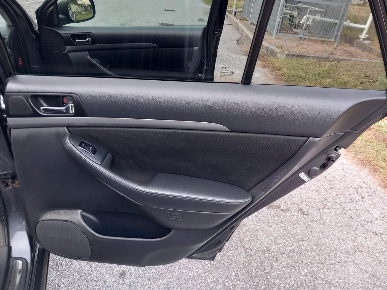 Toyota Avensis SW 2.2 D-4D KM 113000!!!