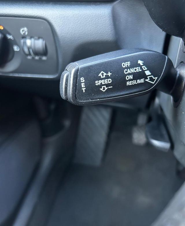 AUDI Q3 2.0 TDI 120 CV Business NEO PATENTATI