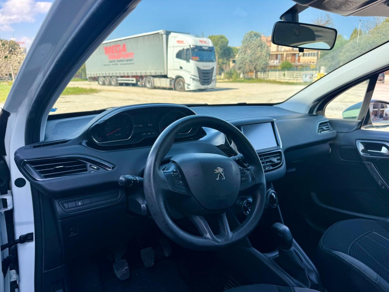 Peugeot 208 1.2 benzina 70 milaKM Neopatentati